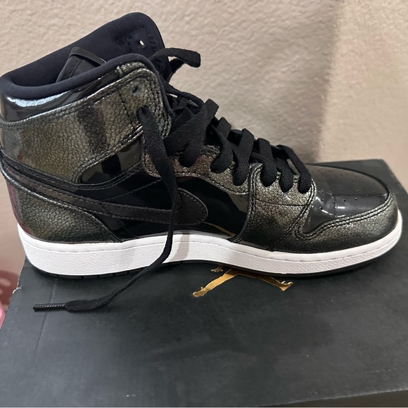 Air Jordan 1 retro high 6.5 Y - Picture 1 of 3